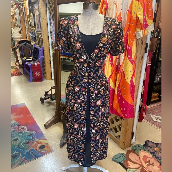 Ariana Dresses & Skirts - Vintage Floral Black Dress